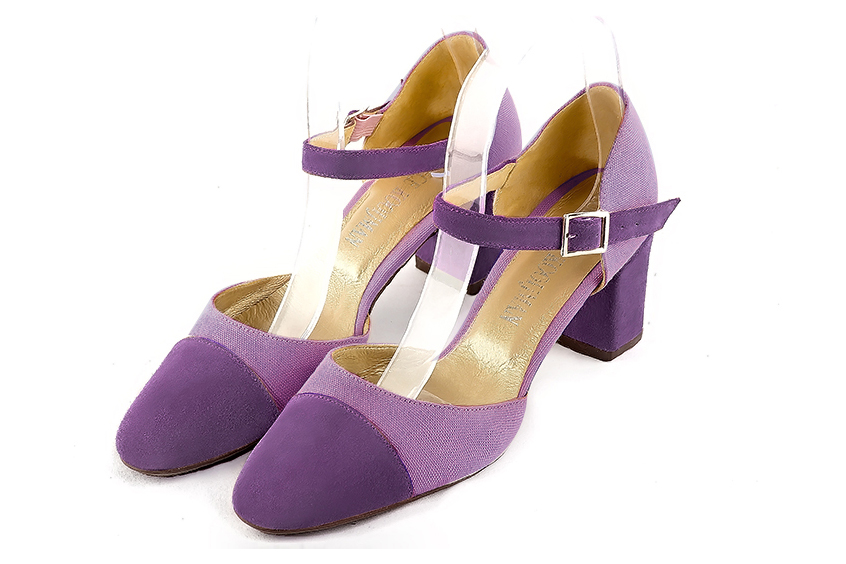 French elegance and refinement for these amethyst purple dress open side shoes, with an instep strap, 
                available in many subtle leather and colour combinations. Its high vamp and fitted strap will give you good support.
To personalize or not, according to your inspiration and your needs.  
                Matching clutches for parties, ceremonies and weddings.   
                You can customize these shoes to perfectly match your tastes or needs, and have a unique model.  
                Choice of leathers, colours, knots and heels. 
                Wide range of materials and shades carefully chosen.  
                Rich collection of flat, low, mid and high heels.  
                Small and large shoe sizes - Florence KOOIJMAN